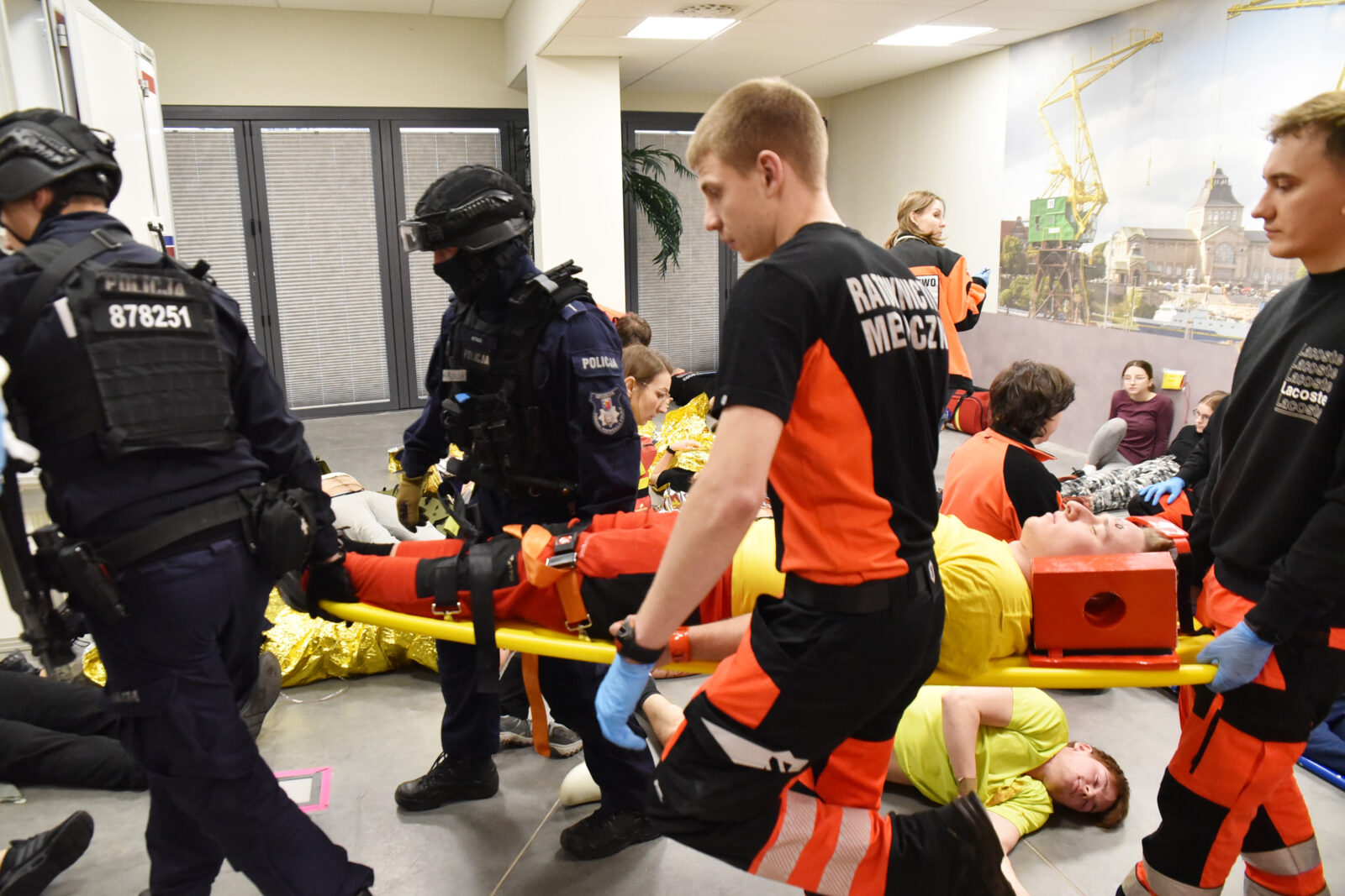 medycyna i policja łączą siły. nowe porozumienie w szczecinie ma ratować życie