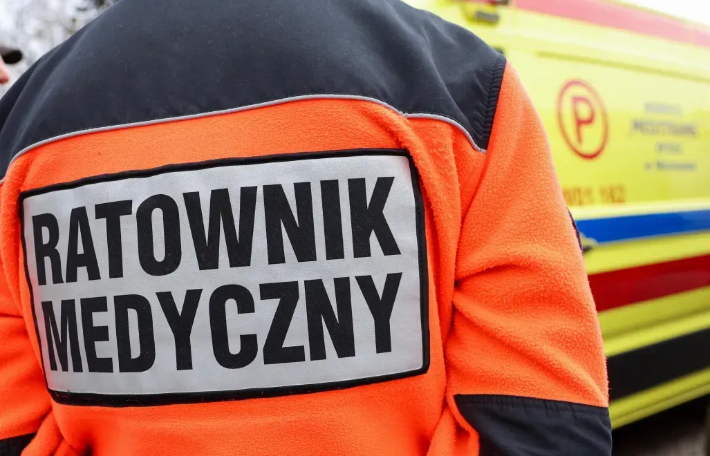 kopnął ratownika w głowę i groził śmiercią. akt oskarżenia po ataku na sor w szczecinie