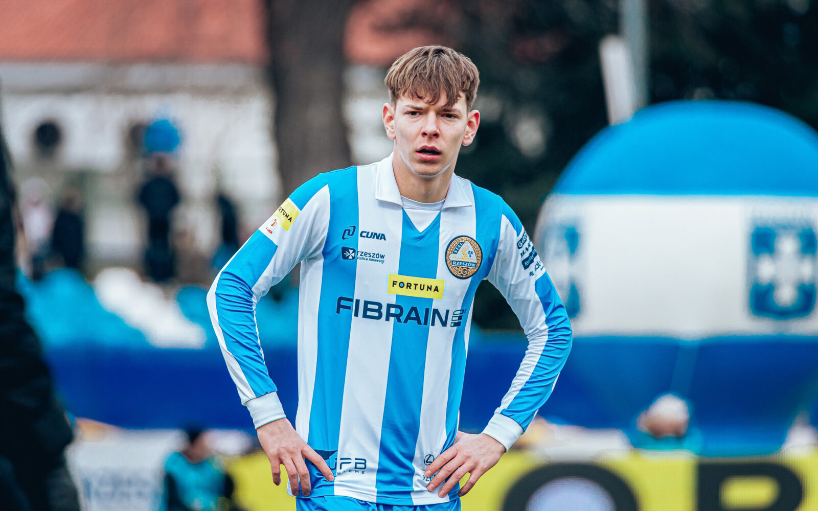 kolejny młody polak na celowniku pogoni