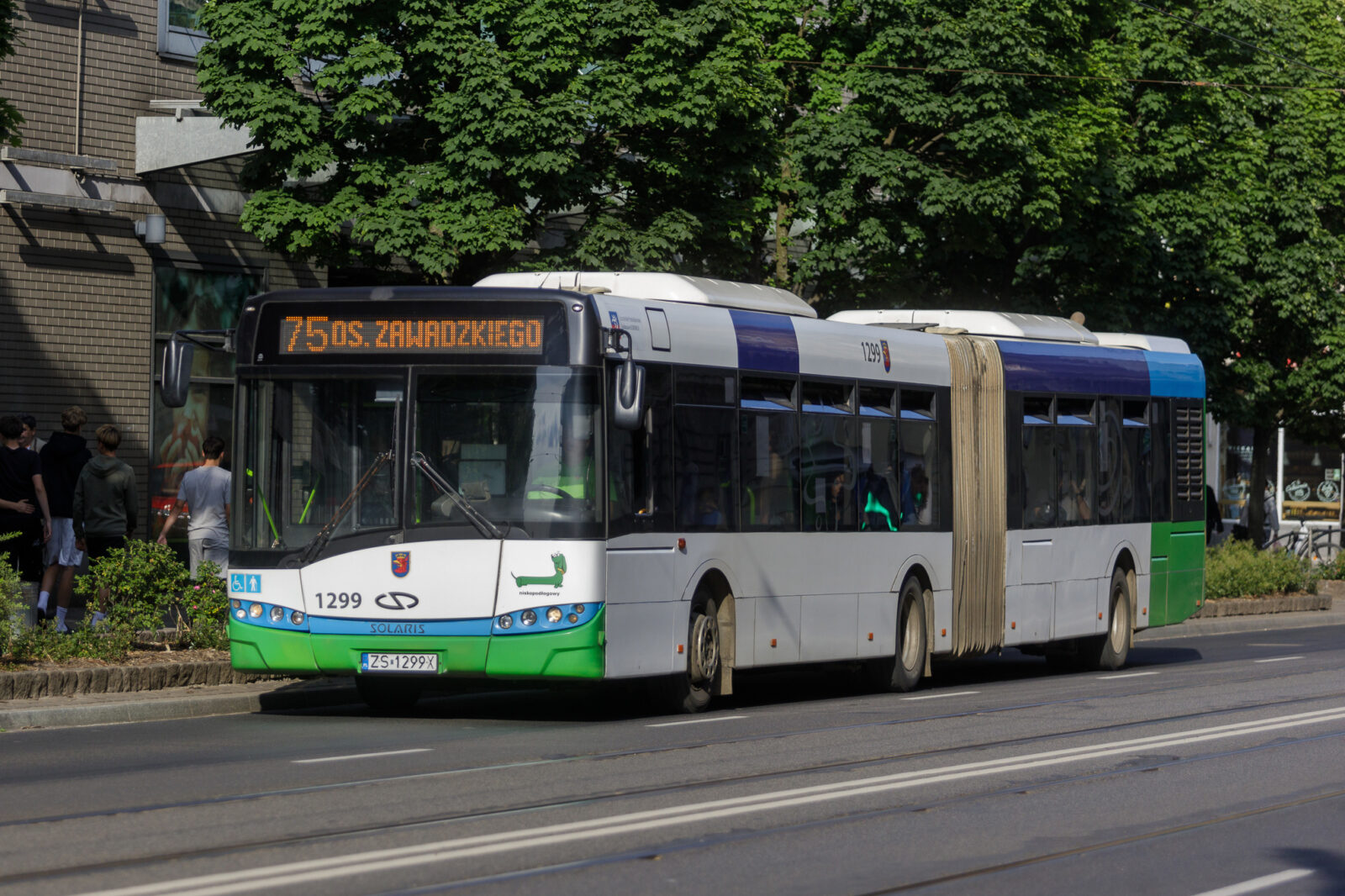 kierowca autobusu oskarżony po wypadku, który zakończył się amputacją ręki pasażerki