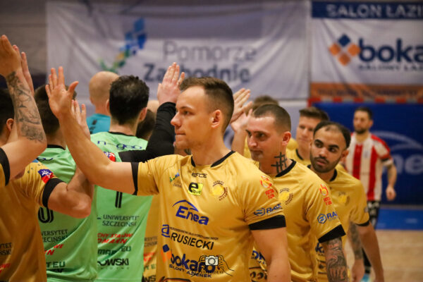 lider niepokonany, ale szczecin postawił się jak nikt