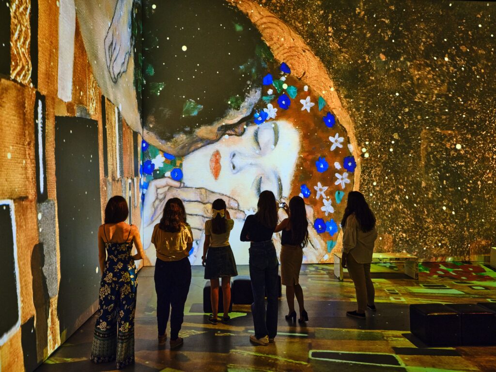 klimt nadciąga do szczecina – tego o nim nikt ci nie powiedział. rozmowa z kuratorką wystawy darią solar