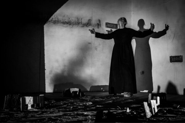 cisza, która boli. „lament” aurory lubos wstrząśnie widzami w teatrze kana