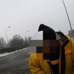 zobaczyli go na mrozie, stał samotnie na pasie zieleni. kilka minut mogło zdecydować o wszystkim