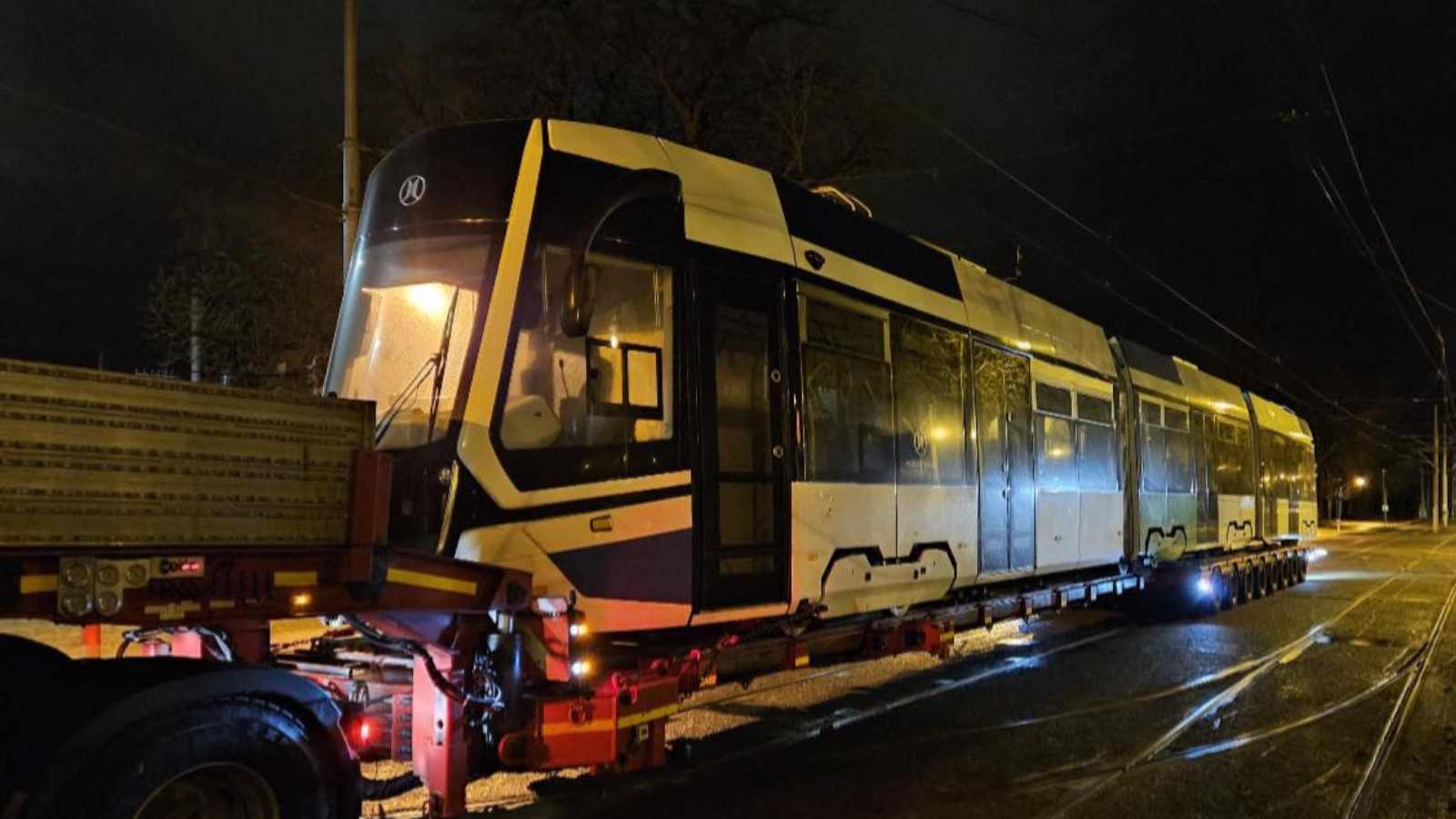 nocna dostawa do zajezdni. piąta gamma już w szczecinie