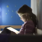 „weź udział albo wypadasz z grupy”. groźny internetowy trend wciąga dzieci