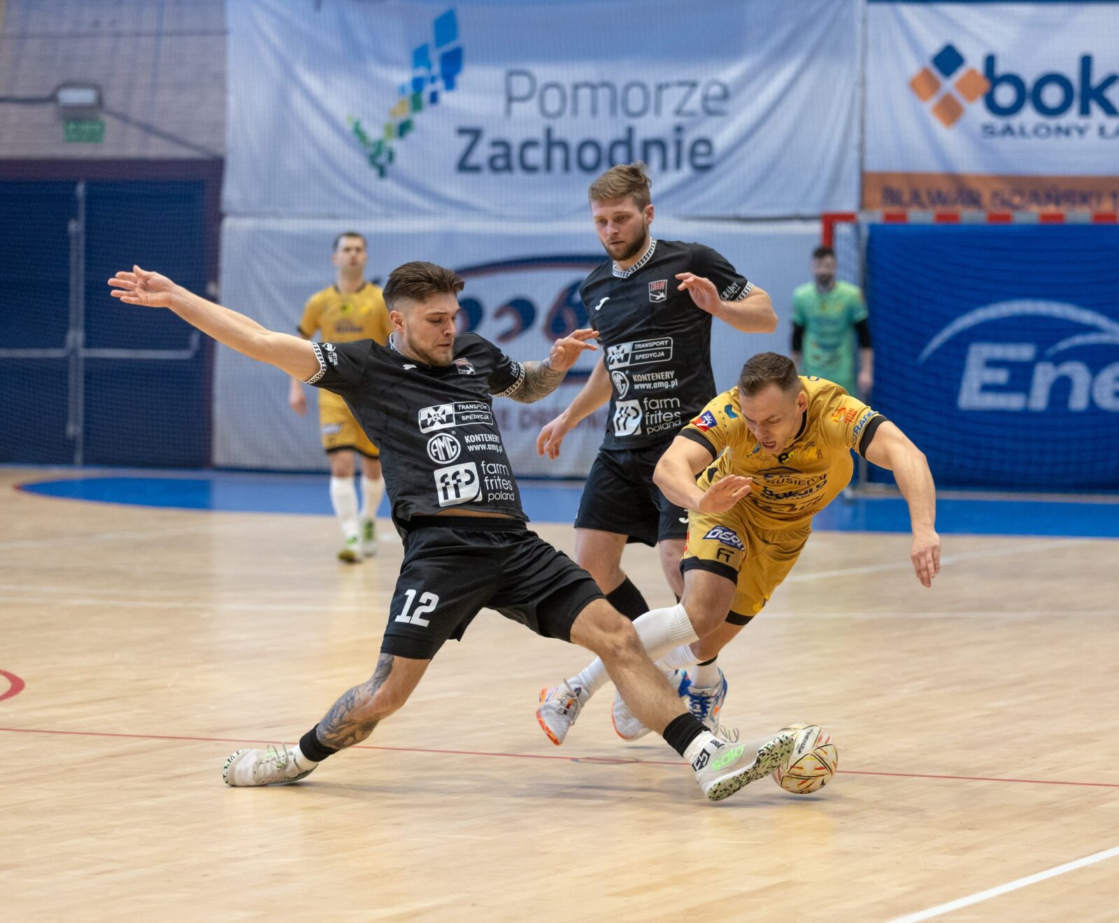 futsal szczecin triumfuje w toruniu! sześć goli i awans w tabeli