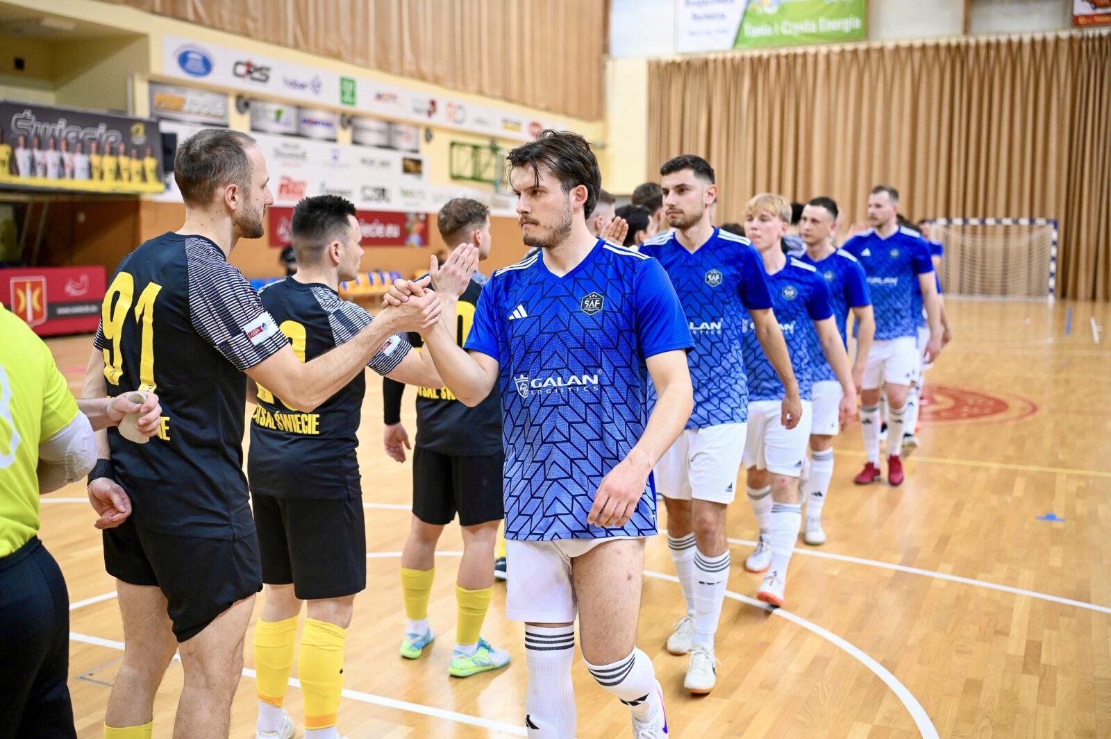 akademicy przegrywają w pierwszym meczu barażowym