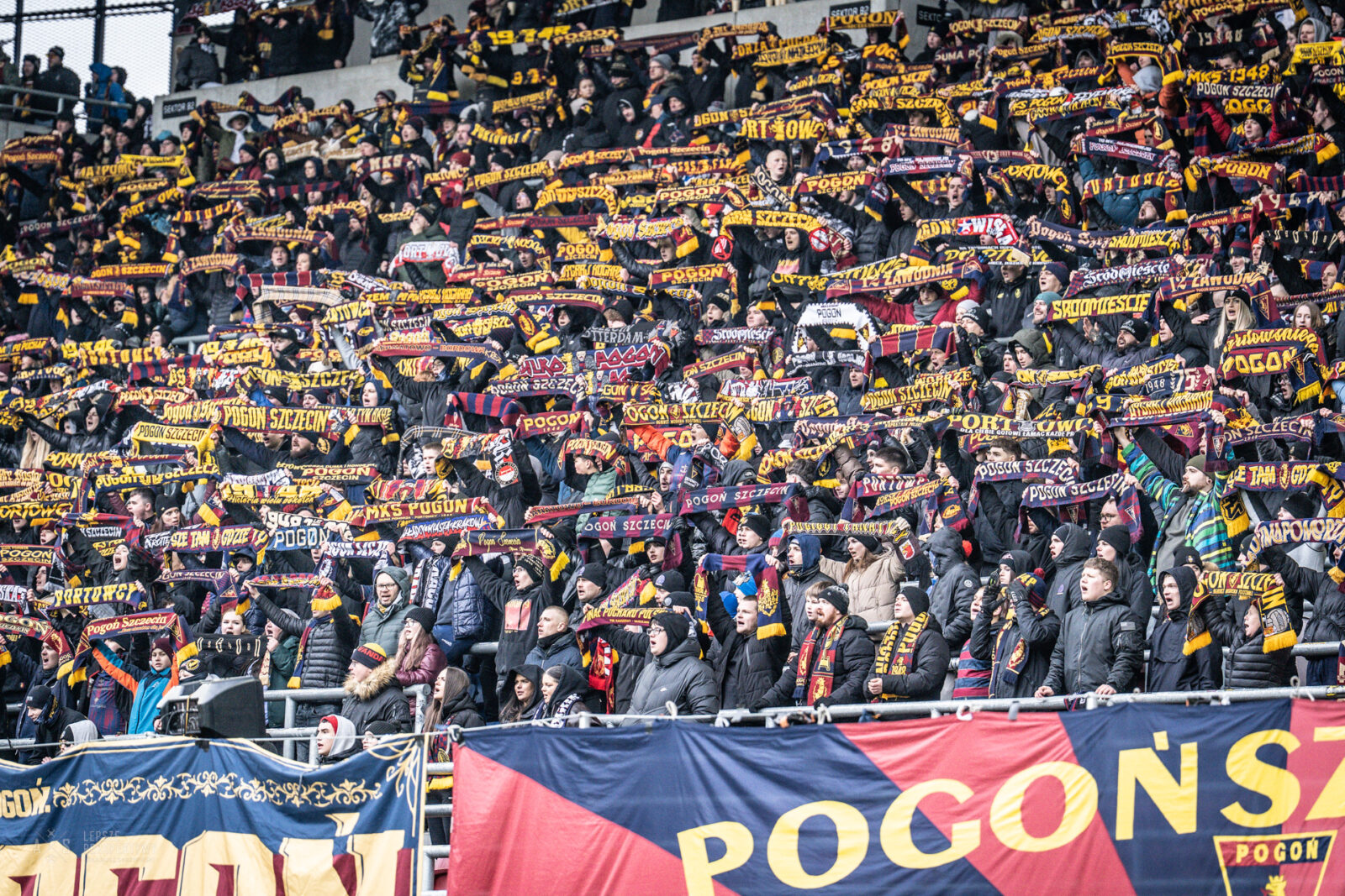 kolejny mecz o sześć punktów w szczecinie. pogoń podejmie koronę