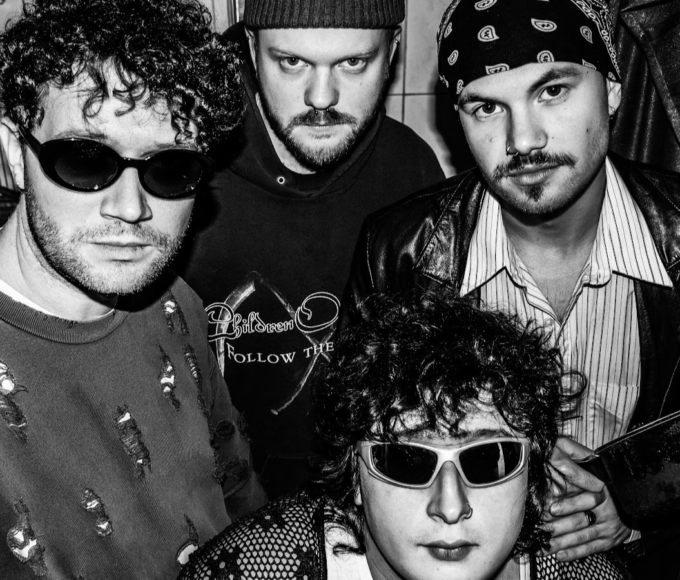 make polish hotwave great again. stany pośrednie o swojej muzycznej drodze