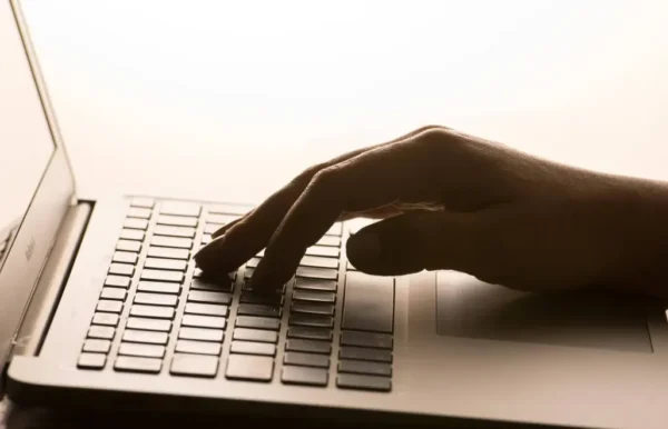 nowa fala oszustw – przestępcy podszywają się pod bank centralny