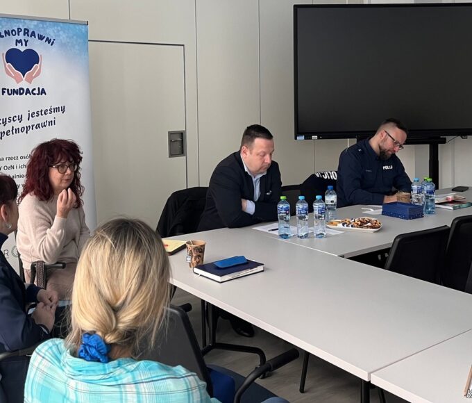 policja i eksperci o autyzmie. debata o bezpieczeństwie dzieci
