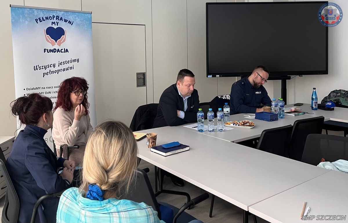 policja i eksperci o autyzmie. debata o bezpieczeństwie dzieci