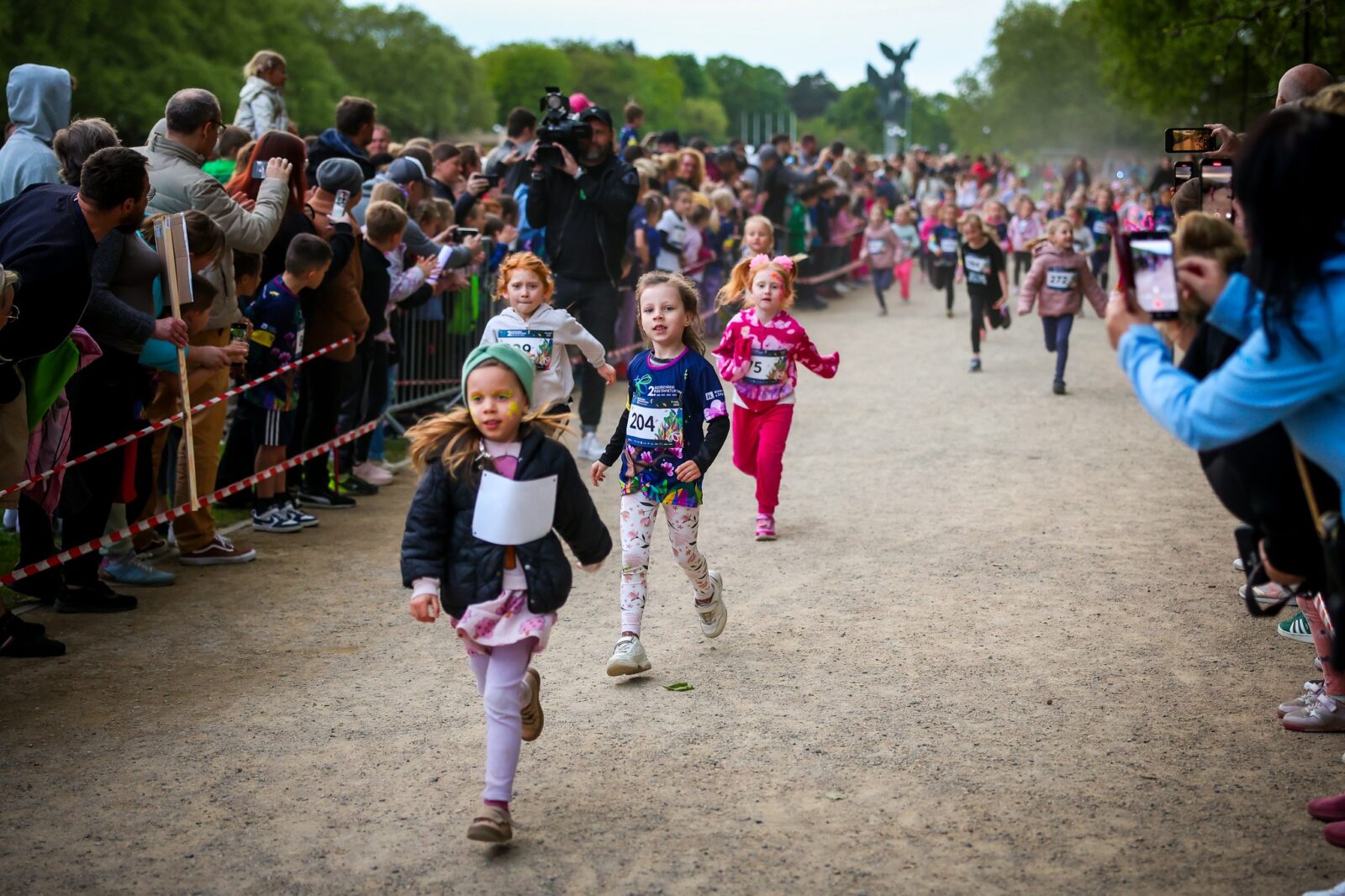 świetliki opanują szczecin. nocny bieg dla dzieci wraca na jasne błonia