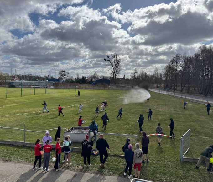 wodne starcie w trzebieży. strażacy i mieszkańcy znów zmierzyli się w lany poniedziałek