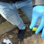 mieszkańcy myśleli, że ktoś coś zgubił. „archeolodzy” z osiedla pod lupą policji