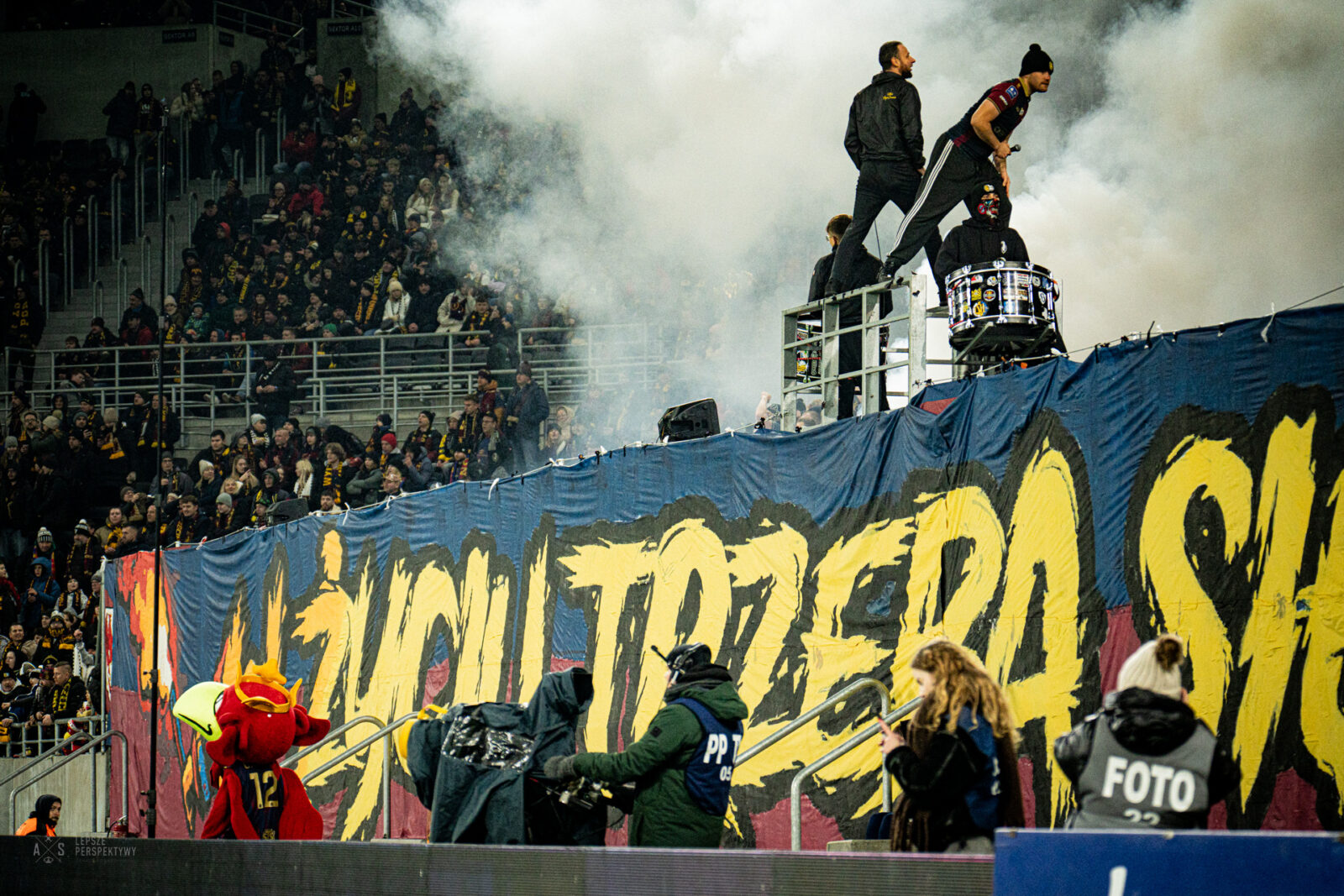 przed nami starcie pogoń – lech. miasto uruchamia specjalne linie po meczu