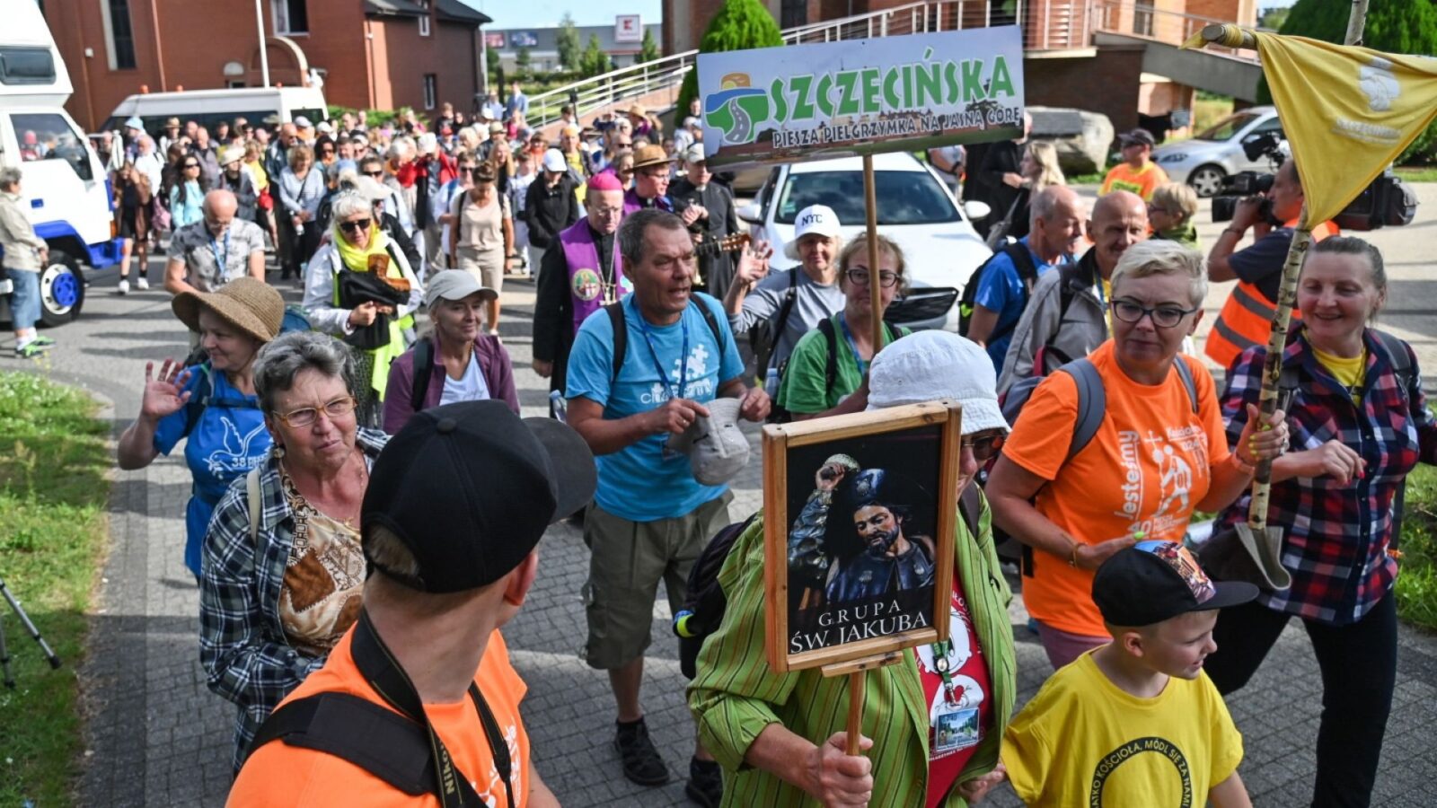 pielgrzymka przejdzie ulicami szczecina. kierowcy muszą przygotować się na utrudnienia