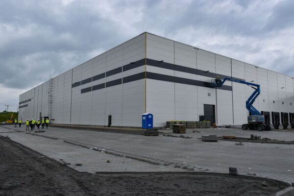 gigantyczna inwestycja rośnie w szczecinie. powstaje nowoczesne centrum logistyczne
