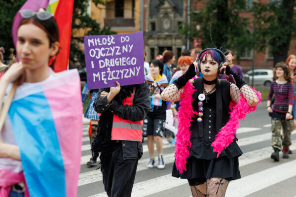 "domagamy się praw". tysiąc osób przeszło przez centrum szczecina podczas 8. marszu równości