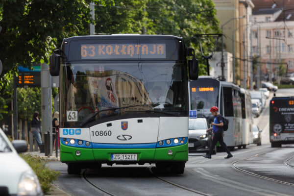 ważne zmiany na jednym z przystanków w szczecinie. autobusy odjadą z innego miejsca