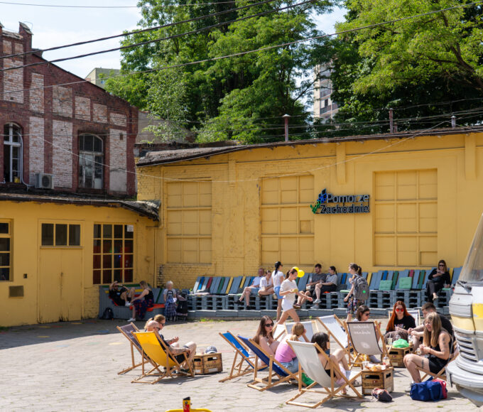warsztaty, które zatrzymują lato na papierze. monotypia wraca na szczeciński bazar smakoszy