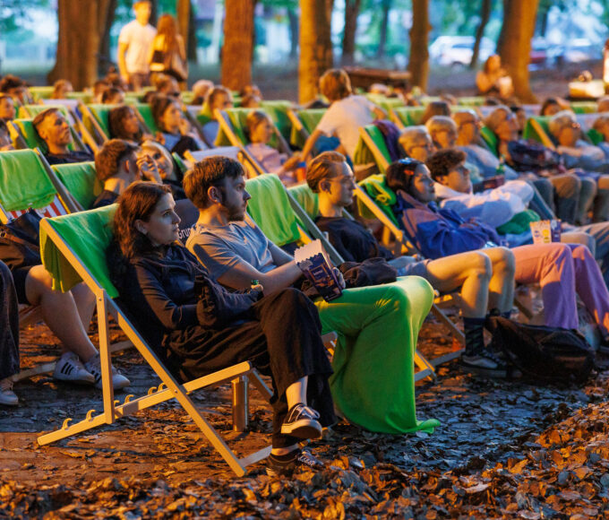 kino na leżakach wraca nad staw brodowski. wieczór z „mamma mia!” już 30 lipca