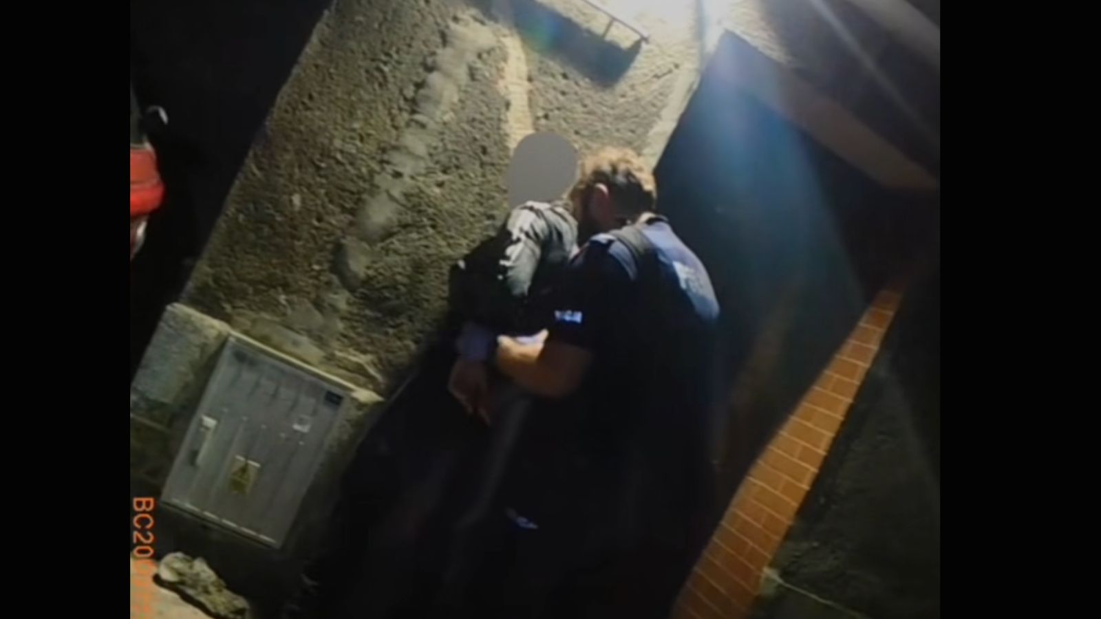 po kolizji zniknął bez śladu. policjanci znaleźli go... w śmietniku