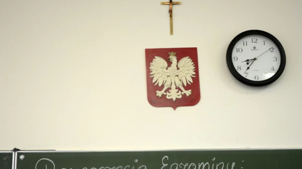 krzyże zostają w szkołach. barbara nowacka rozwiewa wątpliwości: „nie planujemy zmian”
