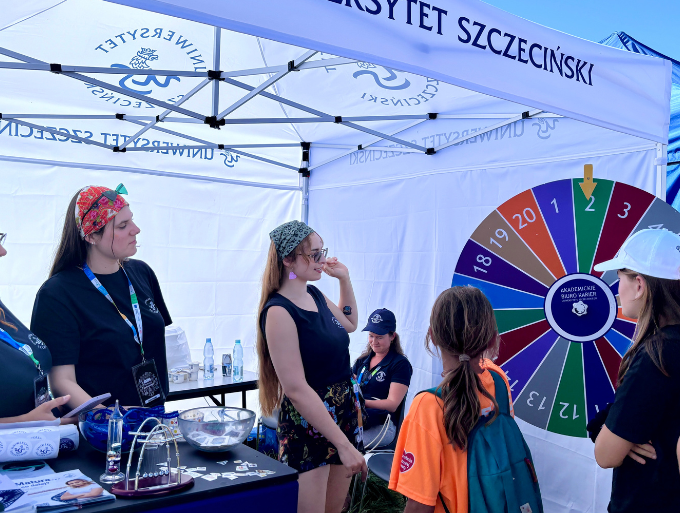 roboty, latarnia morska i nawigacja bez gps. uniwersytet szczeciński zabiera naukę na pol’and’rock festival