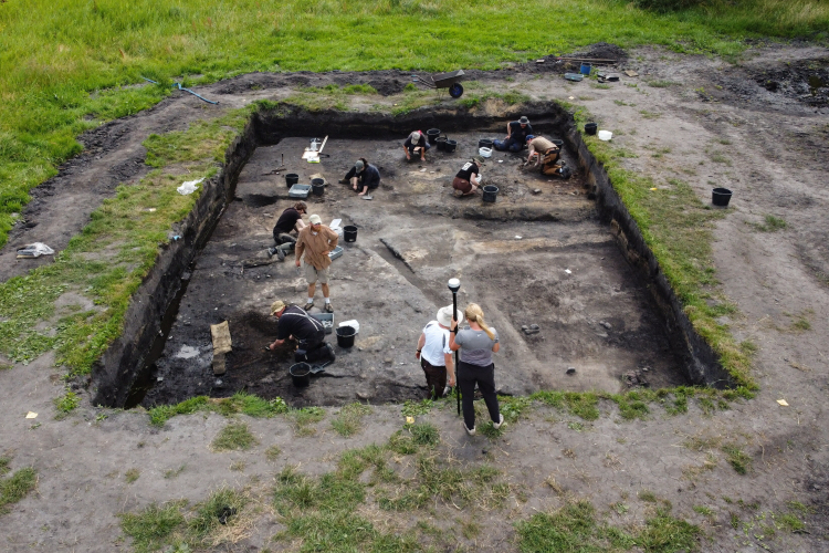 wolin znów odkrywa tajemnice wikingów. archeolodzy prowadzą badania na srebrnym wzgórzu