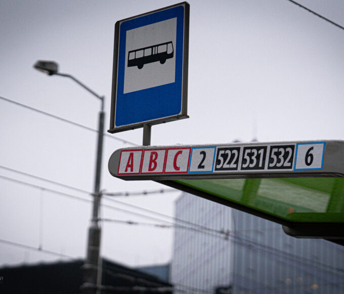 zmiana czasu na zimowy już w październiku. jak tej nocy pojadą autobusy?