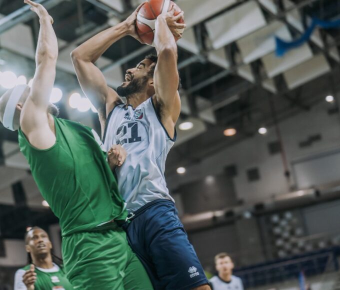 king efektownie wygrywa na start ligi! twarde pierniki bez szans w starciu w watahą