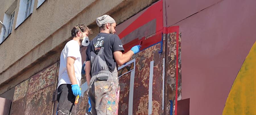 „Jak się nie próbuje, to nigdy nie uda się wygrać”. Zwycięski mural na dawnej zajezdni tramwajowej już powstaje 7