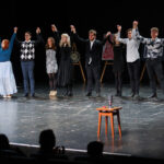 młodzi wracają do teatru? ten festiwal udowadnia, że scena wciąż może być ważniejsza niż ekran